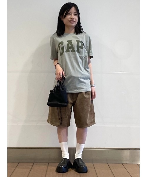 GAP(ギャップ)の「9インチ リラックスフィット コーデュロイ ショートパンツ(その他パンツ・メンズ・ブルー/ブラウン/イエロー・34W/32W/36W/30W/28W)」の7枚目の写真