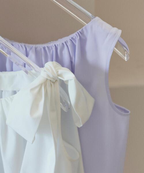 NATURAL BEAUTY BASIC(ナチュラルビューティーベーシック)の「【sweet掲載】【ちょうど、いい服】ときめきリボンブラウス(シャツ/ブラウス・レディース・オフホワイト/ブラック/レッド/ブルー・MEDIUM/SMALL)」の2枚目の写真