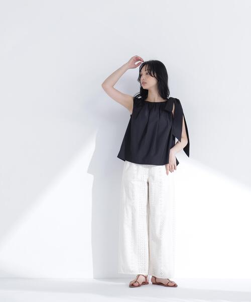 NATURAL BEAUTY BASIC(ナチュラルビューティーベーシック)の「【sweet掲載】【ちょうど、いい服】ときめきリボンブラウス(シャツ/ブラウス・レディース・オフホワイト/ブラック/レッド/ブルー・MEDIUM/SMALL)」の22枚目の写真