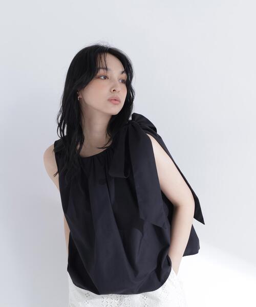 NATURAL BEAUTY BASIC(ナチュラルビューティーベーシック)の「【sweet掲載】【ちょうど、いい服】ときめきリボンブラウス(シャツ/ブラウス・レディース・オフホワイト/ブラック/レッド/ブルー・MEDIUM/SMALL)」の10枚目の写真