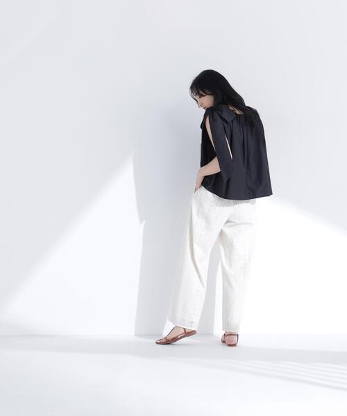 NATURAL BEAUTY BASIC(ナチュラルビューティーベーシック)の「【sweet掲載】【ちょうど、いい服】ときめきリボンブラウス(シャツ/ブラウス・レディース・オフホワイト/ブラック/レッド/ブルー・MEDIUM/SMALL)」の15枚目の写真
