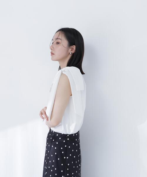 NATURAL BEAUTY BASIC(ナチュラルビューティーベーシック)の「【sweet掲載】【ちょうど、いい服】ときめきリボンブラウス(シャツ/ブラウス・レディース・オフホワイト/ブラック/レッド/ブルー・MEDIUM/SMALL)」の20枚目の写真