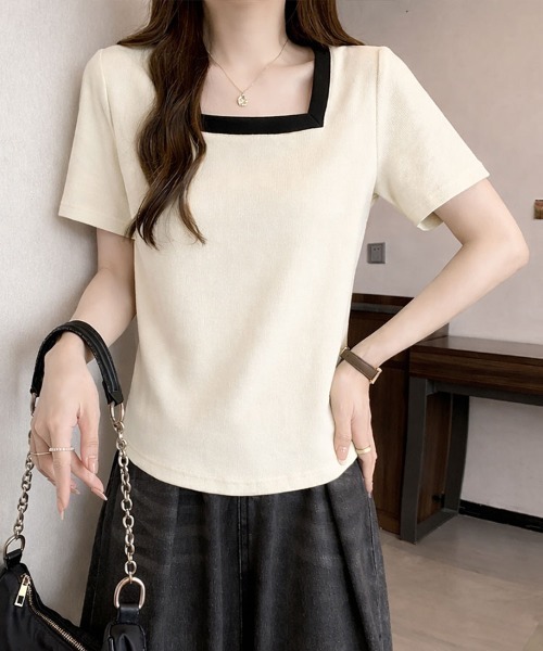 SallyLunn(サリーラン)の「【トレンドライク】配色ネックコンパクトTシャツ(Tシャツ/カットソー・レディース・パープル/ブラック/アイボリー/グリーン・LARGE/MEDIUM)」の2枚目の写真