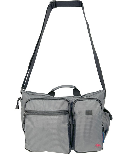 POLOCHAMPS(ポロチャンプス)の「POLOCHAMPS/ポロチャンプス 多機能 横型ショルダーバッグ/B5サイズ対応/リップストップ(ショルダーバッグ・メンズ・ブラック/グレー・FREE)」の2枚目の写真