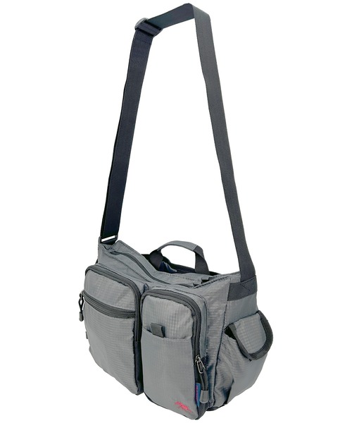 POLOCHAMPS(ポロチャンプス)の「POLOCHAMPS/ポロチャンプス 多機能 横型ショルダーバッグ/B5サイズ対応/リップストップ(ショルダーバッグ・メンズ・ブラック/グレー・FREE)」の4枚目の写真