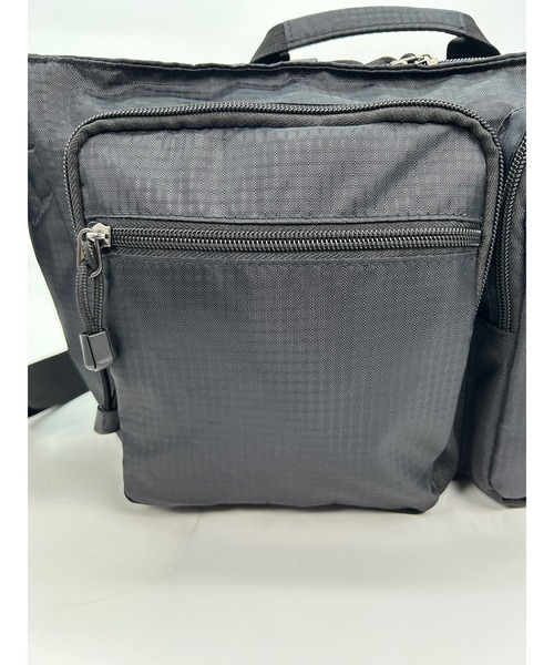 POLOCHAMPS(ポロチャンプス)の「POLOCHAMPS/ポロチャンプス 多機能 横型ショルダーバッグ/B5サイズ対応/リップストップ(ショルダーバッグ・メンズ・ブラック/グレー・FREE)」の11枚目の写真