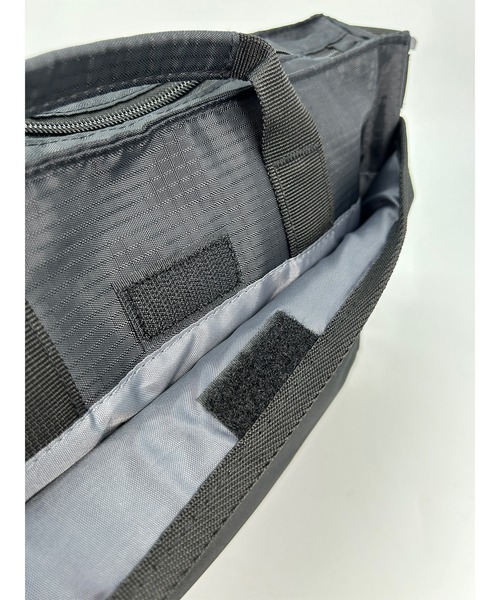 POLOCHAMPS(ポロチャンプス)の「POLOCHAMPS/ポロチャンプス 多機能 横型ショルダーバッグ/B5サイズ対応/リップストップ(ショルダーバッグ・メンズ・ブラック/グレー・FREE)」の16枚目の写真