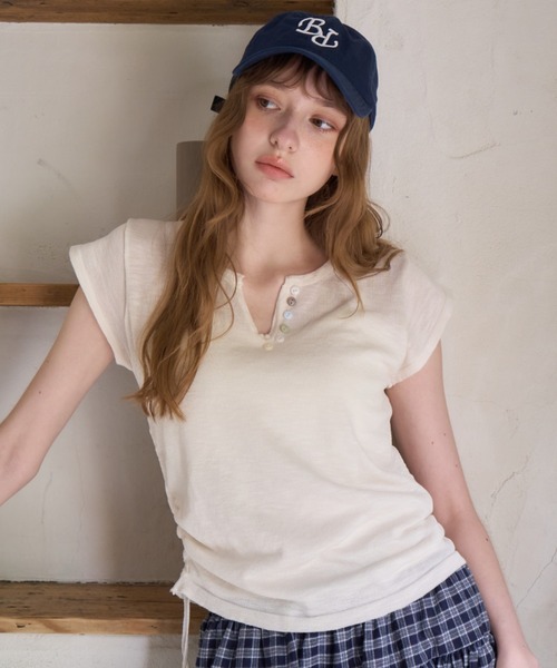 Birthday room(バースデイルーム)の「アソートボタンVネックT/Assorted Button V-Neck T-Shirt(Tシャツ/カットソー・レディース・ホワイト/ピンク/ライトブルー・FREE)」の8枚目の写真
