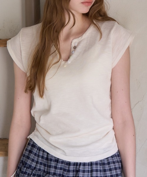 Birthday room(バースデイルーム)の「アソートボタンVネックT/Assorted Button V-Neck T-Shirt(Tシャツ/カットソー・レディース・ホワイト/ピンク/ライトブルー・FREE)」の9枚目の写真