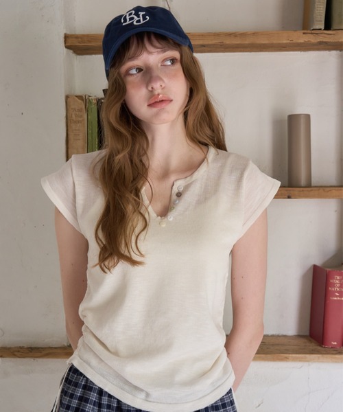 Birthday room(バースデイルーム)の「アソートボタンVネックT/Assorted Button V-Neck T-Shirt(Tシャツ/カットソー・レディース・ホワイト/ピンク/ライトブルー・FREE)」の10枚目の写真