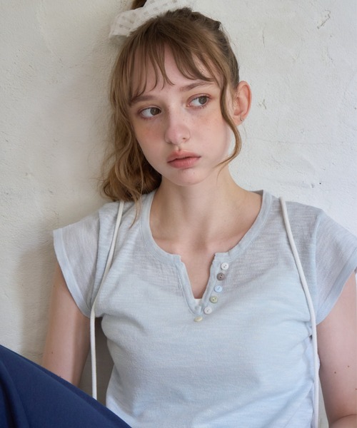 Birthday room(バースデイルーム)の「アソートボタンVネックT/Assorted Button V-Neck T-Shirt(Tシャツ/カットソー・レディース・ホワイト/ピンク/ライトブルー・FREE)」の12枚目の写真