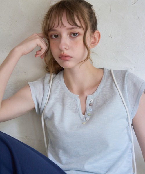 Birthday room(バースデイルーム)の「アソートボタンVネックT/Assorted Button V-Neck T-Shirt(Tシャツ/カットソー・レディース・ホワイト/ピンク/ライトブルー・FREE)」の15枚目の写真