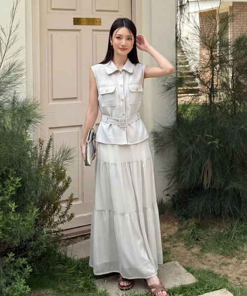 DRESS PLUS(ドレスプラス)の「ベルテッド ブラウス&ティアードスカート セットアップ(セットアップ・レディース・オートミール/ライトグレー・M/L)」の8枚目の写真