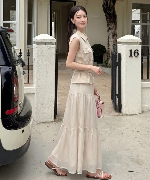 DRESS PLUS(ドレスプラス)の「ベルテッド ブラウス&ティアードスカート セットアップ(セットアップ・レディース・オートミール/ライトグレー・M/L)」の12枚目の写真