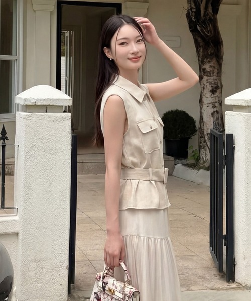 DRESS PLUS(ドレスプラス)の「ベルテッド ブラウス&ティアードスカート セットアップ(セットアップ・レディース・オートミール/ライトグレー・M/L)」の17枚目の写真
