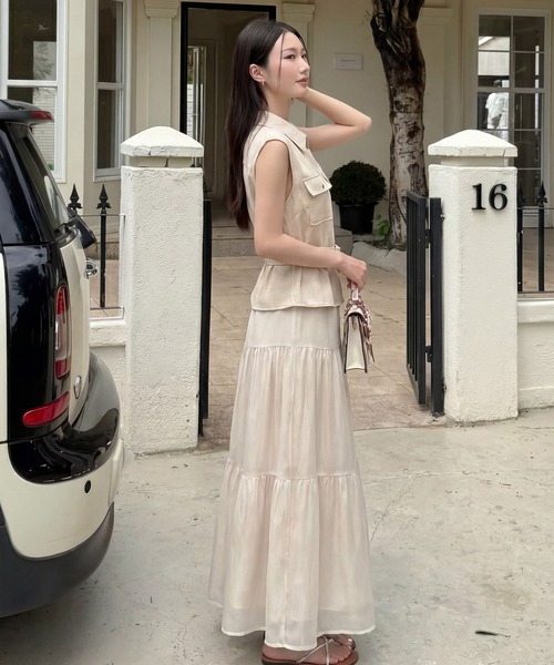 DRESS PLUS(ドレスプラス)の「ベルテッド ブラウス&ティアードスカート セットアップ(セットアップ・レディース・オートミール/ライトグレー・M/L)」の18枚目の写真