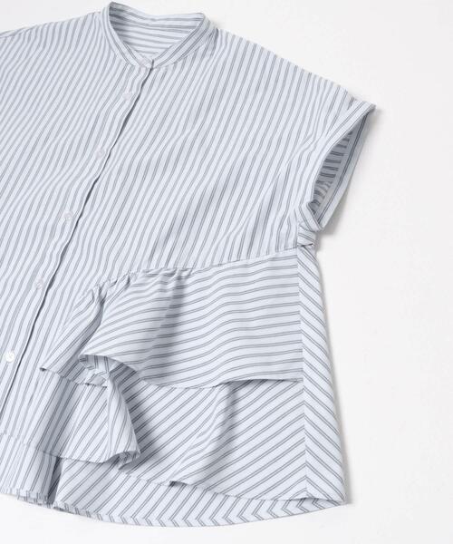 URBAN RESEARCH Sonny Label（アーバンリサーチサニーレーベル）の「『WEB限定』バンドカラーフリルストライプ半袖シャツ（シャツ/ブラウス・レディース・ブルー系その他/ブラウン系その他/ホワイト系その他・FREE）」の4枚目の写真