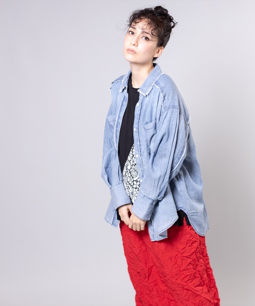 OSMOSIS（オズモーシス）の「シアーデニムシャツ（シャツ/ブラウス・レディース・ブラック/ブルー・ONE SIZE）」の4枚目の写真