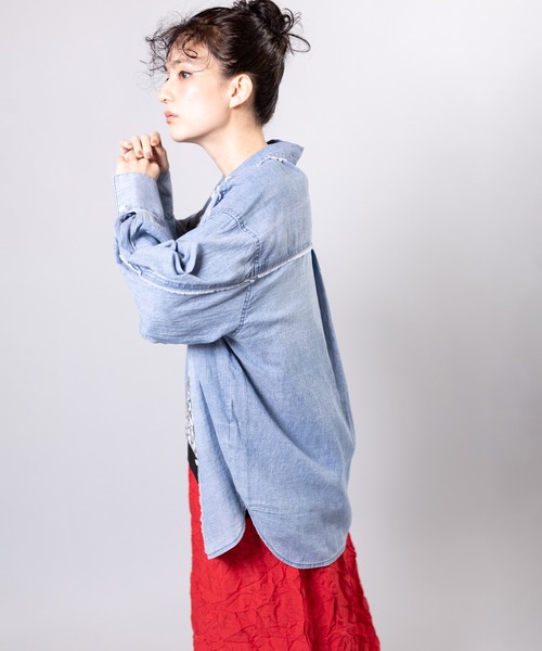 OSMOSIS（オズモーシス）の「シアーデニムシャツ（シャツ/ブラウス・レディース・ブラック/ブルー・ONE SIZE）」の5枚目の写真