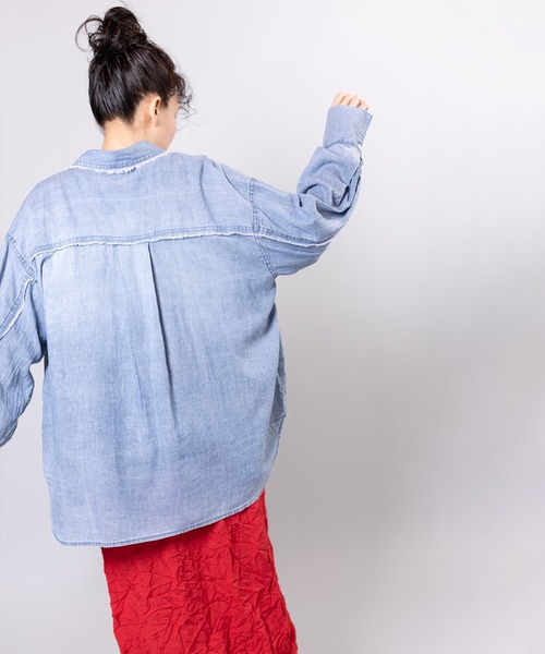 OSMOSIS（オズモーシス）の「シアーデニムシャツ（シャツ/ブラウス・レディース・ブラック/ブルー・ONE SIZE）」の6枚目の写真