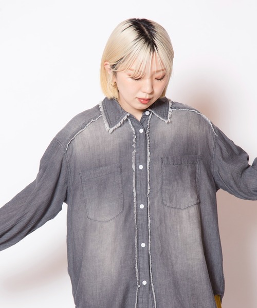 OSMOSIS（オズモーシス）の「シアーデニムシャツ（シャツ/ブラウス・レディース・ブラック/ブルー・ONE SIZE）」の15枚目の写真
