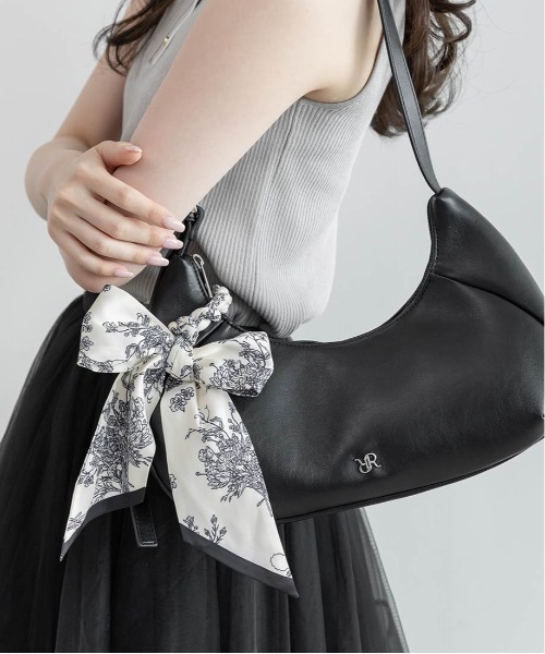 RANDA(ランダ)の「スカーフリボン付きショルダーバッグ(ショルダーバッグ・レディース・ブラック/アイボリー/ピンクベージュ・FREE)」の10枚目の写真