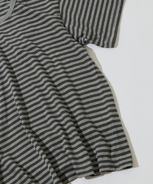 nanamica（ナナミカ）の「【nanamica/ナナミカ】COOLMAX Stripe Jersey Tee（Tシャツ/カットソー・メンズ・ブラック/グレー・S/M）」の10枚目の写真