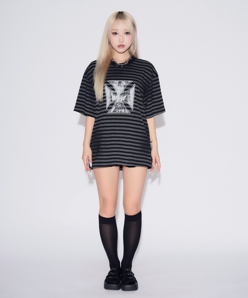 tinkerend(ティンカーエンド)の「Vintage Border Cross Big T-shirt / ヴィンテージボーダークロスビッグTシャツ(Tシャツ/カットソー・レディース・ブラック・FREE)」の11枚目の写真