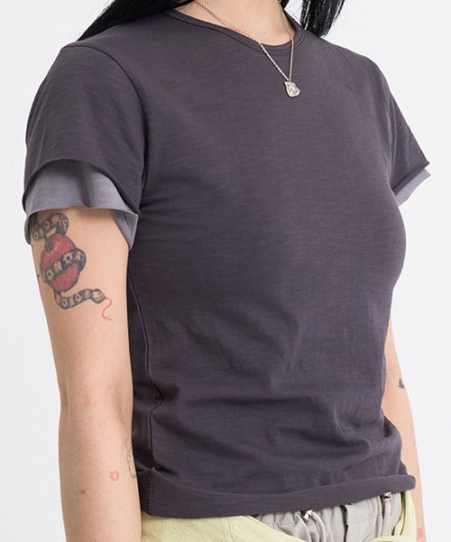 raucohouse(ラウコハウス)の「レイヤード半袖クロップドTシャツ(Tシャツ/カットソー・レディース・カーキ/チャコール/ネイビー・FREE)」の6枚目の写真