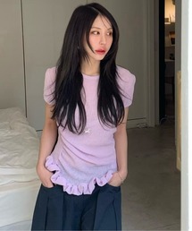 クルーネックフリルTシャツ