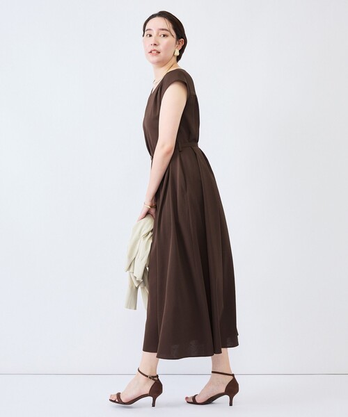 NOLLEY’S(ノーリーズ)の「《UVカット》ウォッシャブルVネックギャザーワンピース(ワンピース・レディース・ブラウン/ブラック・36/38)」の5枚目の写真