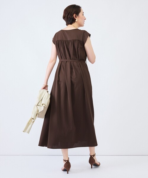 NOLLEY’S(ノーリーズ)の「《UVカット》ウォッシャブルVネックギャザーワンピース(ワンピース・レディース・ブラウン/ブラック・36/38)」の7枚目の写真