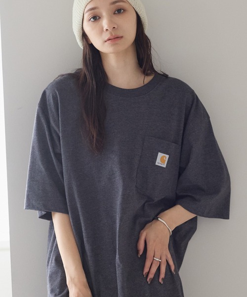Carhartt(カーハート)の「【Carhartt/カーハート】ヘビーウェイト オーバーサイズ ポケットTシャツ ユニセックス コットン 半袖Tシャツ(Tシャツ/カットソー・レディース・ブラック/チャコールグレー/ベージュ/ホワイト/ネイビー/グレー・L/M/XL)」の3枚目の写真