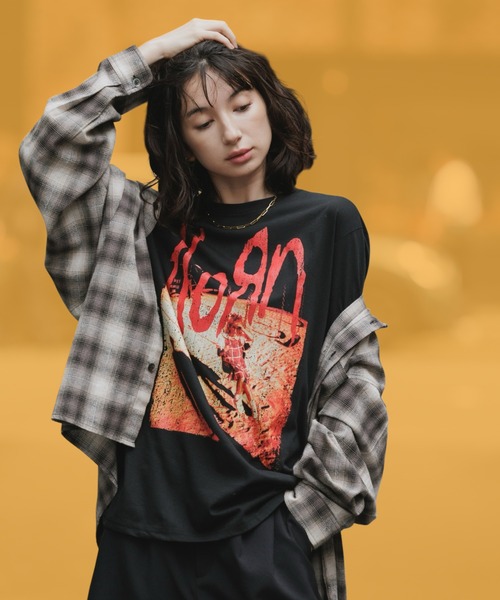 ROOPTOKYO(ループトウキョウ)の「KORN/コーン UNISEX T-SHIRT: SHADOW PLAYGROUND (BLACK) バンドTシャツ プリントTシャツ 半袖 クルーネック ロック ストリート メンズ レディース 秋 秋服 2026年秋冬(Tシャツ/カットソー・メンズ・ブラック・S/M/L/XL)」の1枚目の写真