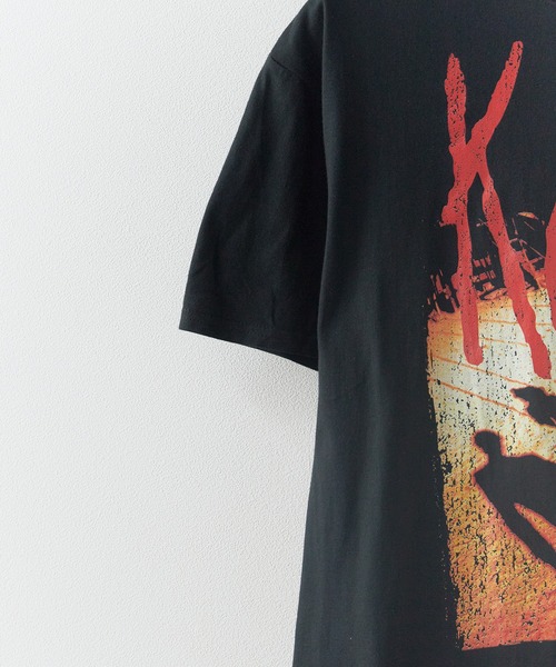ROOPTOKYO(ループトウキョウ)の「KORN/コーン UNISEX T-SHIRT: SHADOW PLAYGROUND (BLACK) バンドTシャツ プリントTシャツ 半袖 クルーネック ロック ストリート メンズ レディース 秋 秋服 2026年秋冬(Tシャツ/カットソー・メンズ・ブラック・S/M/L/XL)」の4枚目の写真