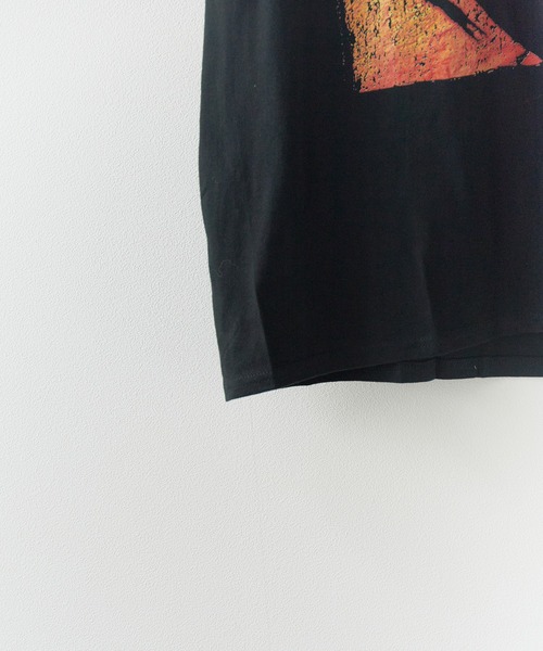 ROOPTOKYO(ループトウキョウ)の「KORN/コーン UNISEX T-SHIRT: SHADOW PLAYGROUND (BLACK) バンドTシャツ プリントTシャツ 半袖 クルーネック ロック ストリート メンズ レディース 秋 秋服 2026年秋冬(Tシャツ/カットソー・メンズ・ブラック・S/M/L/XL)」の5枚目の写真