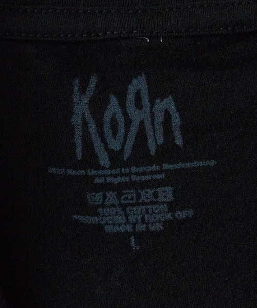 ROOPTOKYO(ループトウキョウ)の「KORN/コーン UNISEX T-SHIRT: SHADOW PLAYGROUND (BLACK) バンドTシャツ プリントTシャツ 半袖 クルーネック ロック ストリート メンズ レディース 秋 秋服 2026年秋冬(Tシャツ/カットソー・メンズ・ブラック・S/M/L/XL)」の6枚目の写真
