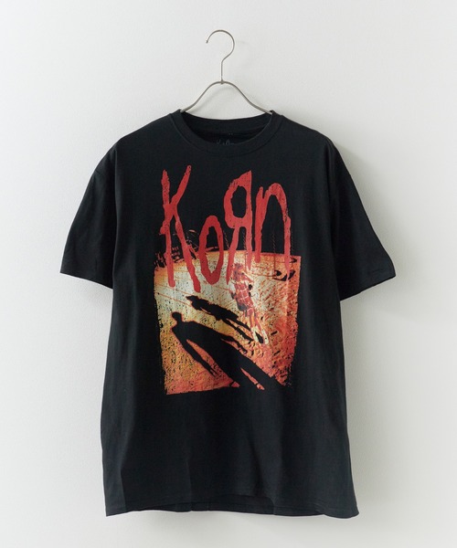 ROOPTOKYO(ループトウキョウ)の「KORN/コーン UNISEX T-SHIRT: SHADOW PLAYGROUND (BLACK) バンドTシャツ プリントTシャツ 半袖 クルーネック ロック ストリート メンズ レディース 秋 秋服 2026年秋冬(Tシャツ/カットソー・メンズ・ブラック・S/M/L/XL)」の8枚目の写真