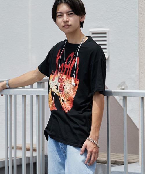 ROOPTOKYO(ループトウキョウ)の「KORN/コーン UNISEX T-SHIRT: SHADOW PLAYGROUND (BLACK) バンドTシャツ プリントTシャツ 半袖 クルーネック ロック ストリート メンズ レディース 秋 秋服 2026年秋冬(Tシャツ/カットソー・メンズ・ブラック・S/M/L/XL)」の20枚目の写真