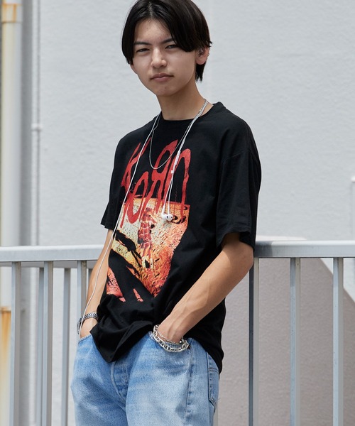 ROOPTOKYO(ループトウキョウ)の「KORN/コーン UNISEX T-SHIRT: SHADOW PLAYGROUND (BLACK) バンドTシャツ プリントTシャツ 半袖 クルーネック ロック ストリート メンズ レディース 秋 秋服 2026年秋冬(Tシャツ/カットソー・メンズ・ブラック・S/M/L/XL)」の19枚目の写真