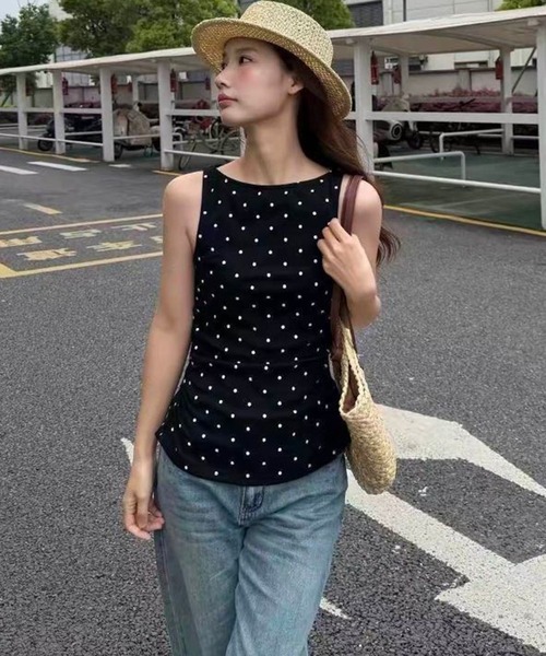 AsheKsha(アシクシャ)の「水玉ドットのノースリーブバックストラップトップ(タンクトップ・レディース・ブラック・M)」の2枚目の写真