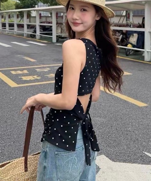 AsheKsha(アシクシャ)の「水玉ドットのノースリーブバックストラップトップ(タンクトップ・レディース・ブラック・M)」の15枚目の写真