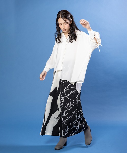 OSMOSIS(オズモーシス)の「プリント切替フレアーパンツ(デニムパンツ・レディース・ブラック/ホワイト・ONE SIZE)」の7枚目の写真