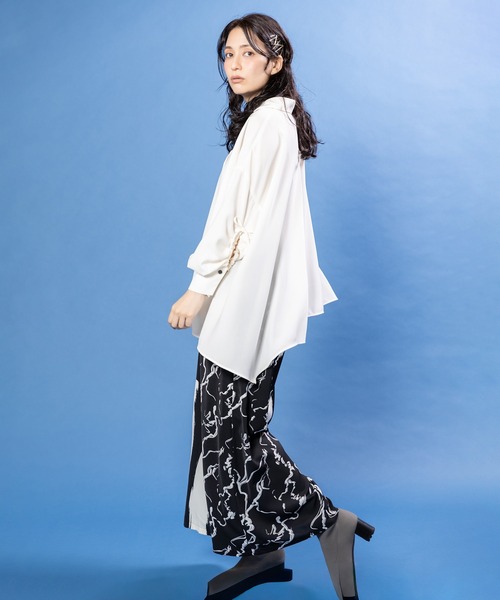 OSMOSIS(オズモーシス)の「プリント切替フレアーパンツ(デニムパンツ・レディース・ブラック/ホワイト・ONE SIZE)」の8枚目の写真
