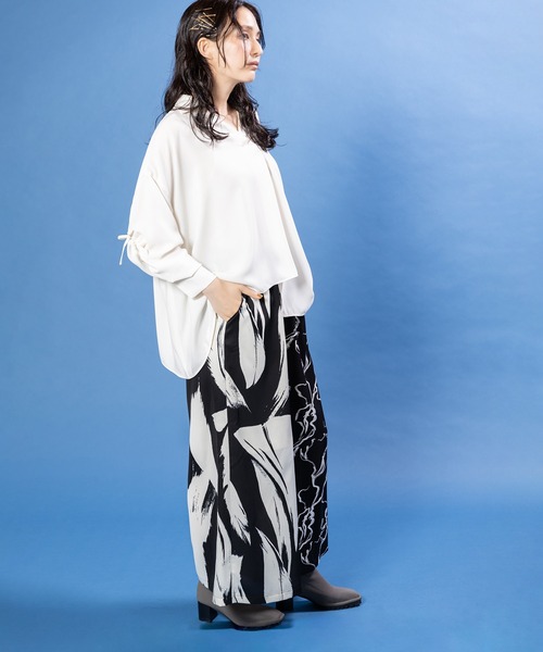OSMOSIS(オズモーシス)の「プリント切替フレアーパンツ(デニムパンツ・レディース・ブラック/ホワイト・ONE SIZE)」の9枚目の写真