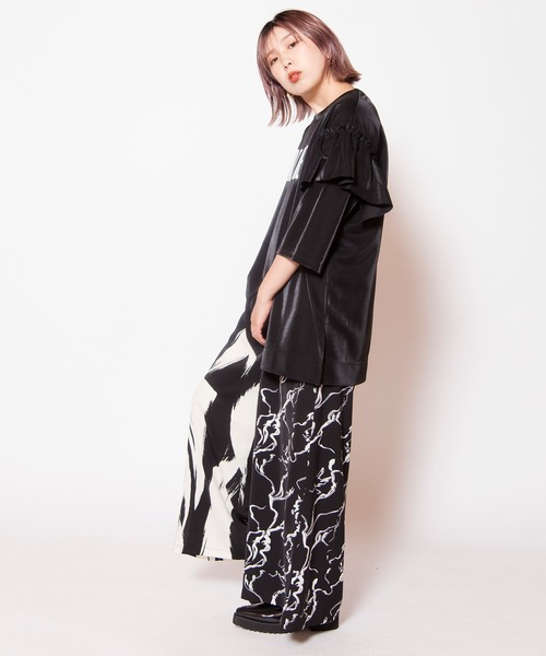 OSMOSIS(オズモーシス)の「プリント切替フレアーパンツ(デニムパンツ・レディース・ブラック/ホワイト・ONE SIZE)」の16枚目の写真