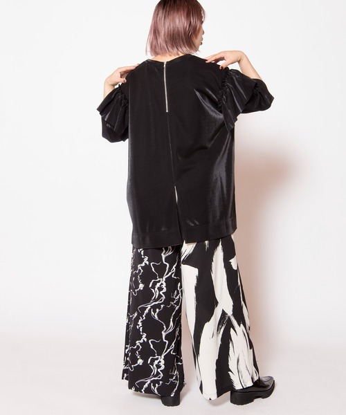 OSMOSIS(オズモーシス)の「プリント切替フレアーパンツ(デニムパンツ・レディース・ブラック/ホワイト・ONE SIZE)」の18枚目の写真