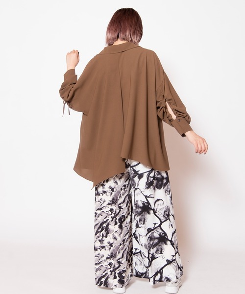 OSMOSIS(オズモーシス)の「プリント切替フレアーパンツ(デニムパンツ・レディース・ブラック/ホワイト・ONE SIZE)」の22枚目の写真