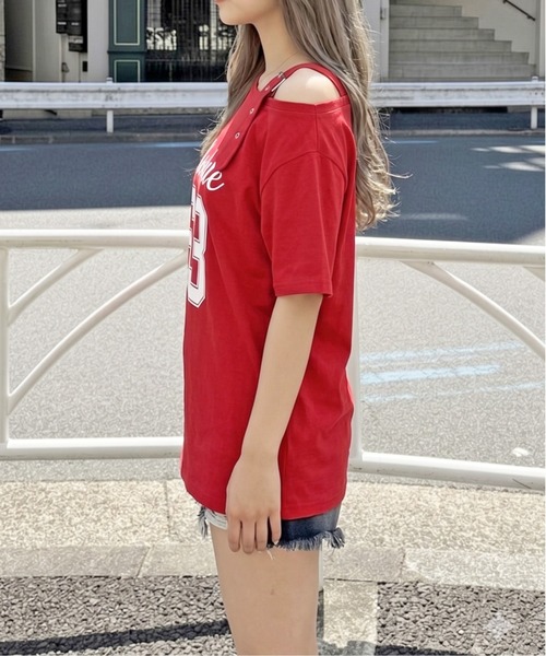 FUN（ファン）の「ナンバリングワンショル（Tシャツ/カットソー・レディース・カモフラージュ/レッド/ホワイト/ブラック・FREE）」の5枚目の写真
