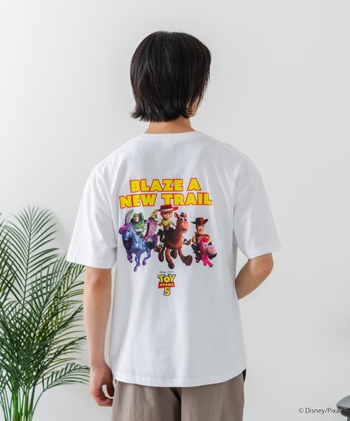 Disney(ディズニー)の「【TOY STORY/トイ・ストーリー】【限定オリジナルデザイン】半袖Tシャツ 綿100% ドロップショルダー ワンポイント バックプリント ディズニー ピクサー キャラクター クルーネック Disney ユニセックス(Tシャツ/カットソー・メンズ・ホワイト系その他/ホワイト系その他2/ブラック系その他2/ベージュ系その他・SMALL/LARGE)」の16枚目の写真